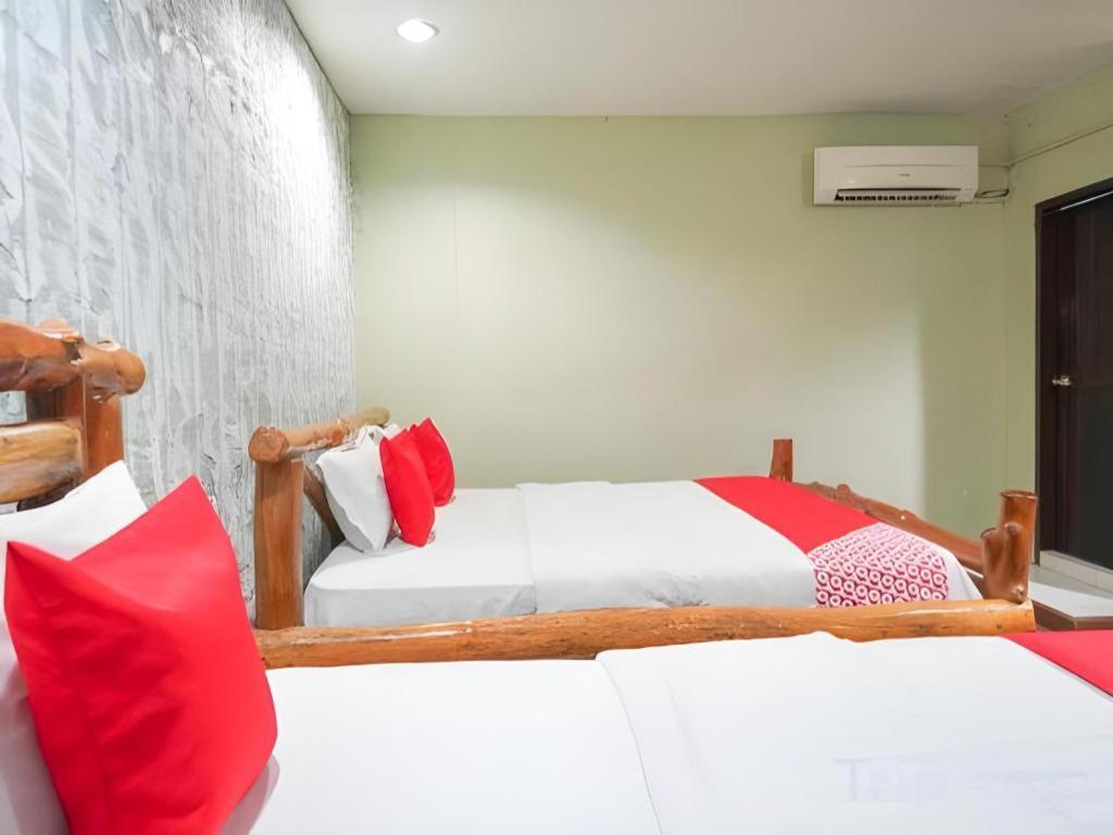 900 Inn Bintulu Buitenkant foto