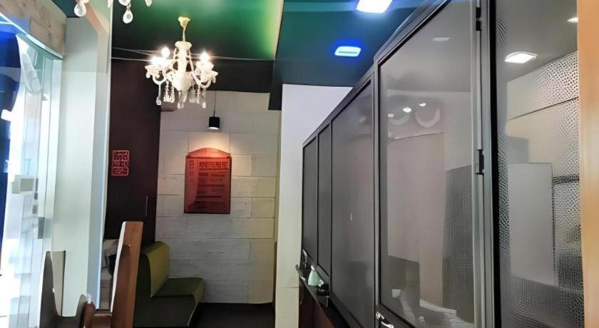 900 Inn Bintulu Buitenkant foto