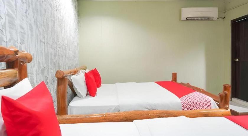 900 Inn Bintulu Buitenkant foto